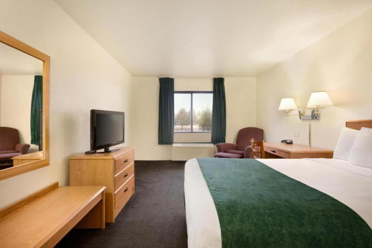 Travelodge By Wyndham Alpine Exteriör bild